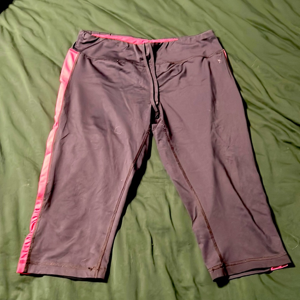 Super cute grey and pink DANKSKIN NOW fitted legging
